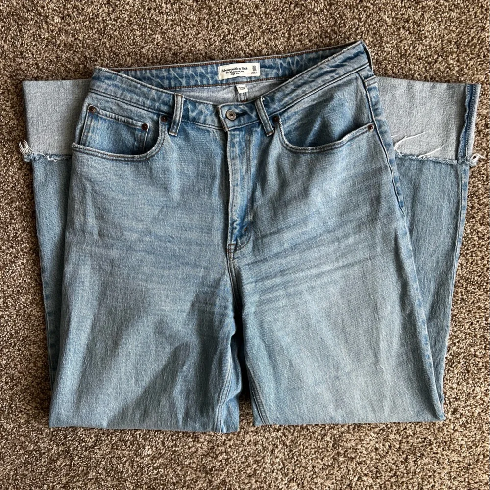 Abercrombie & Fitch Cuffed Jean - Picture 2 of 3